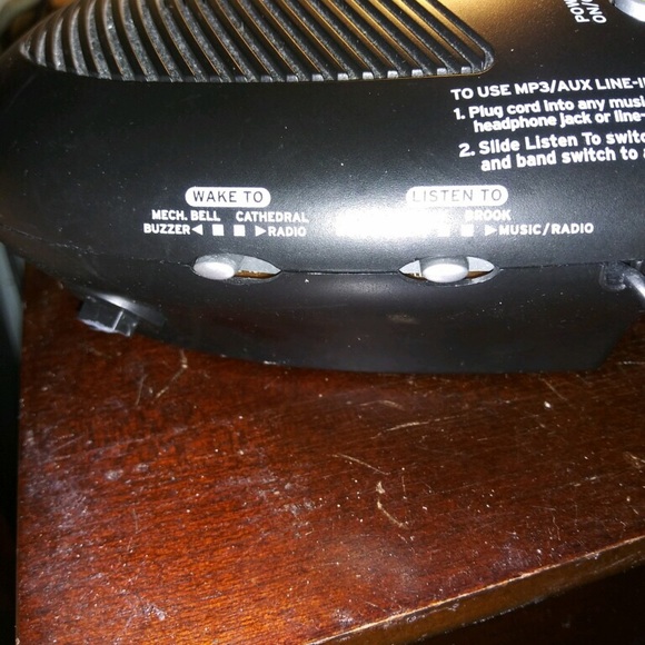 Timex AM/FM Clock Radio with MP3 auxiliary line - Picture 4 of 4